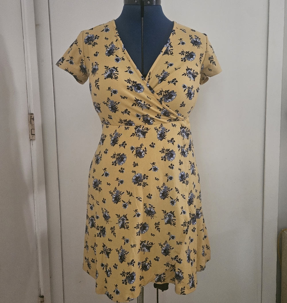 No Boundaries Yellow Floral Wrap-style Midi Dress Sz Junior M